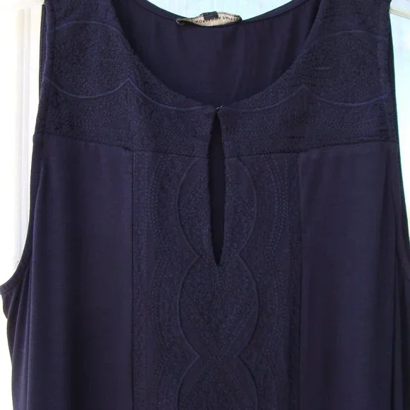 Adrianna Papel M blue embroidered sleeveless top New - Picture 4 of 14